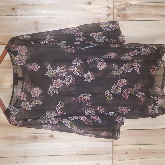 Sheer top by Love & Legend size 4X. - Picture 4 of 5